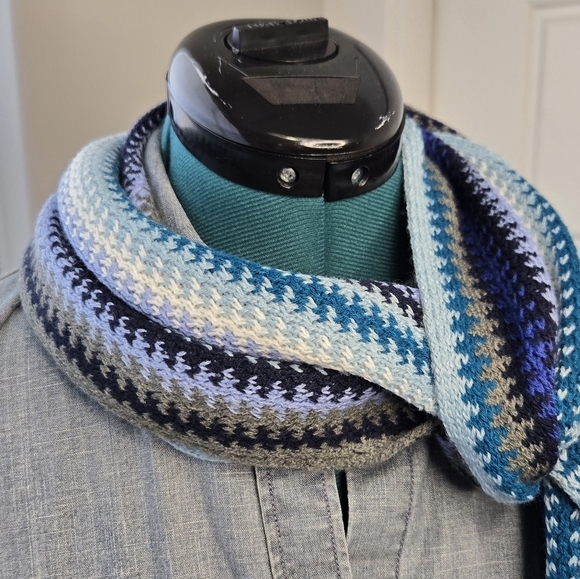 NEW YORK & COMPANY KNITWEAR LONG SCARF FRINGE ENDS BLUE TEAL CROCHET WOMEN OS - Picture 2 of 12